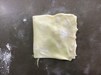 Améliorer une pâte feuilletée ordinaire pour des bouchées croustillantes