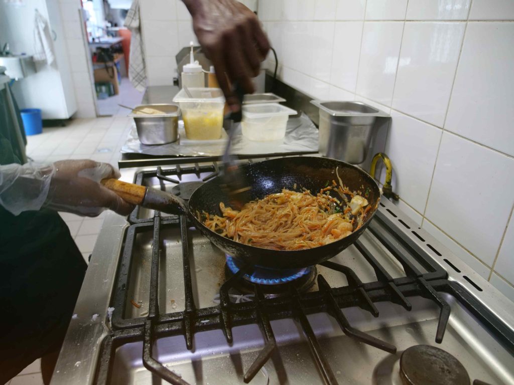 Street food thaï servie en Martinique