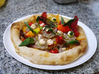 L'Angriette – Pizza à la Christophine et au Poisson Fumé Inspirée de la Tradition Martiniquaise